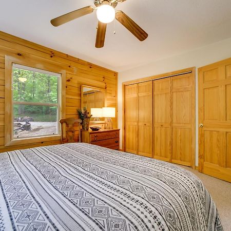 Peaceful Smoky Mountain Cabin With Deck And Fire Pit! Waynesville Luaran gambar