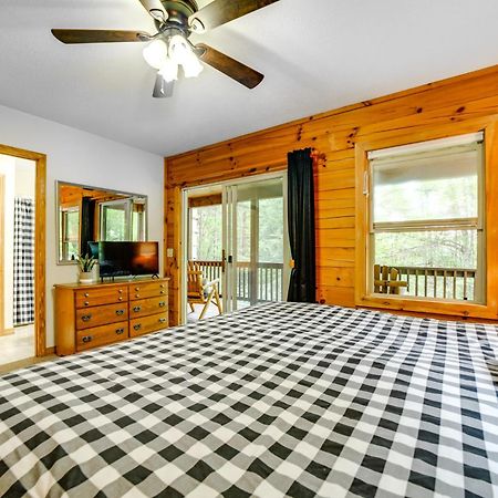 Peaceful Smoky Mountain Cabin With Deck And Fire Pit! Waynesville Luaran gambar