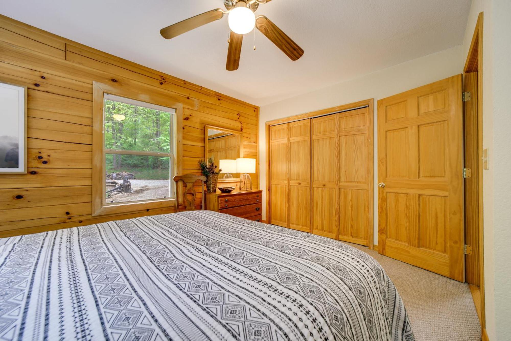 Peaceful Smoky Mountain Cabin With Deck And Fire Pit! Waynesville Luaran gambar