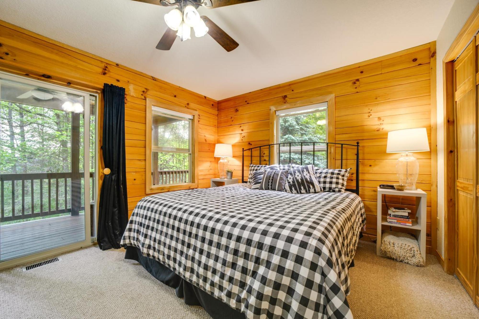 Peaceful Smoky Mountain Cabin With Deck And Fire Pit! Waynesville Luaran gambar