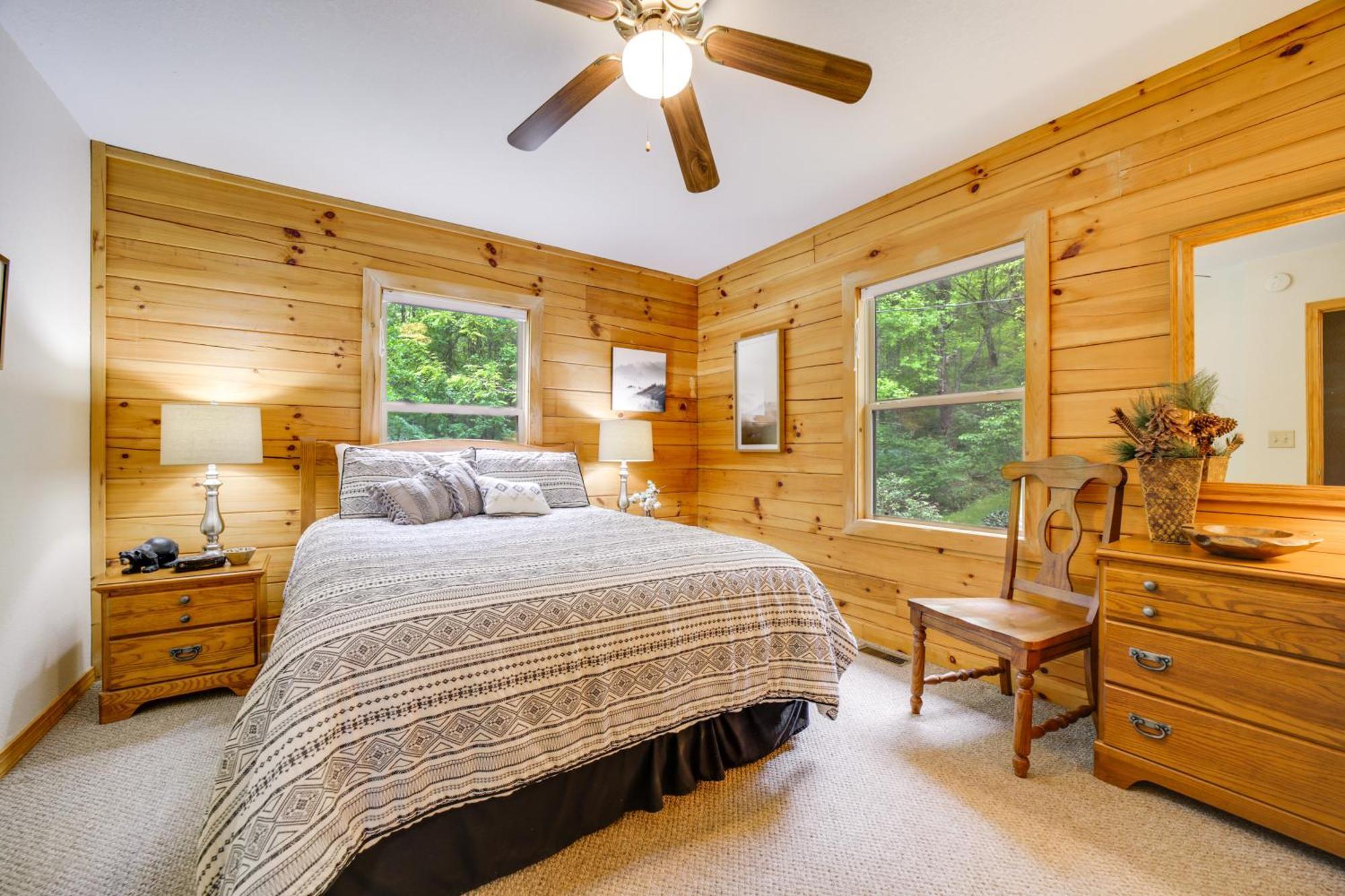 Peaceful Smoky Mountain Cabin With Deck And Fire Pit! Waynesville Luaran gambar