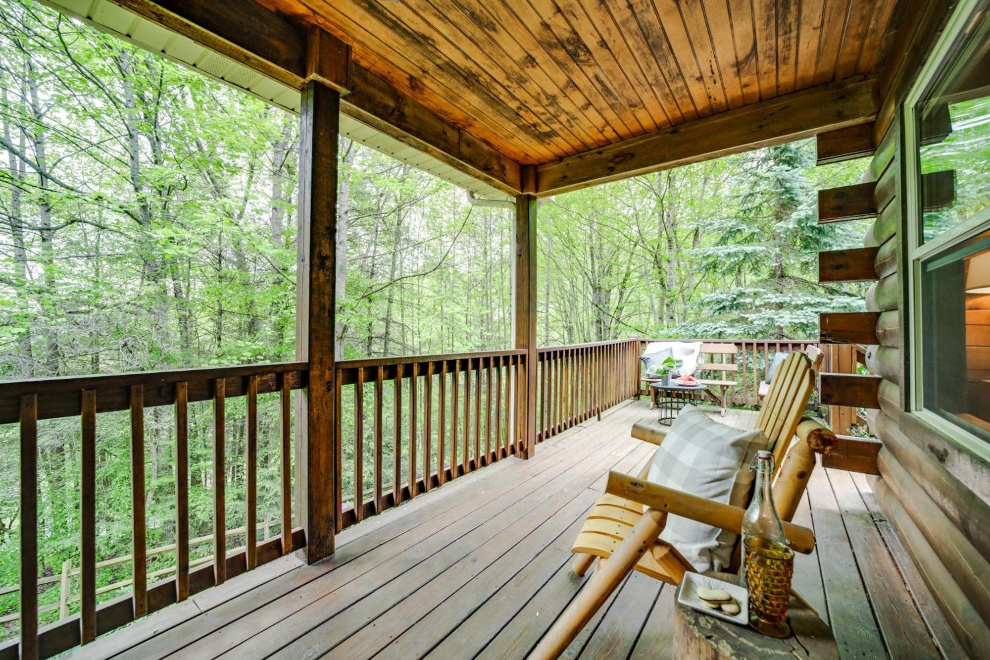 Peaceful Smoky Mountain Cabin With Deck And Fire Pit! Waynesville Luaran gambar